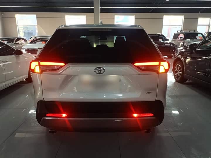 Фото 6 - Toyota RAV4