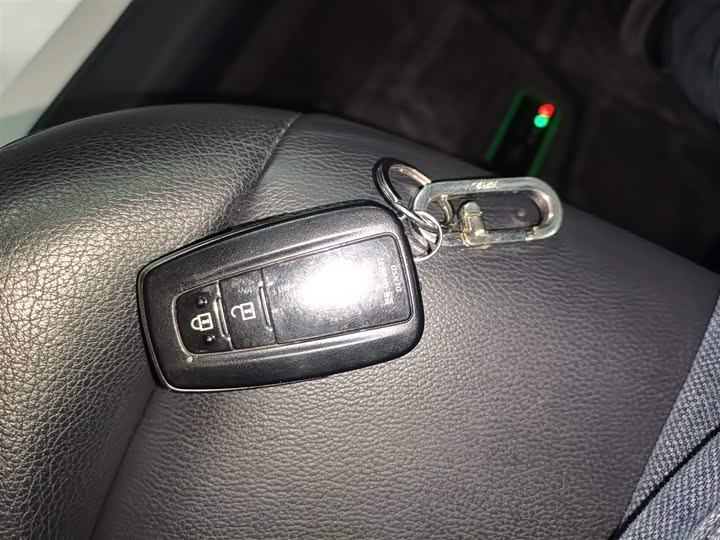 Фото 9 - Toyota RAV4