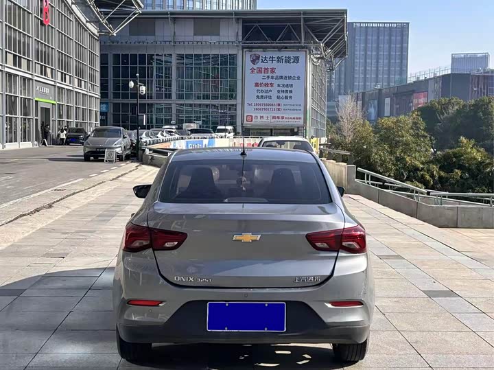 Фото 6 - Chevrolet Onix (Cavalier)