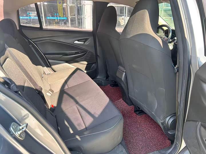 Фото 7 - Chevrolet Onix (Cavalier)