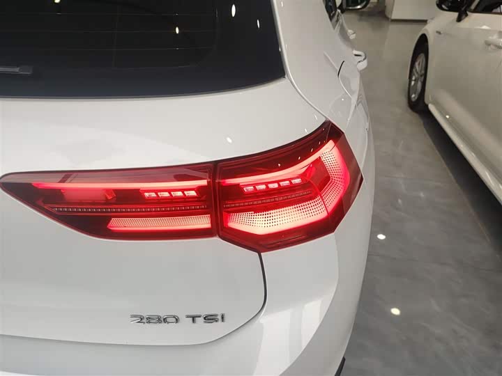 Фото 8 - Volkswagen Golf