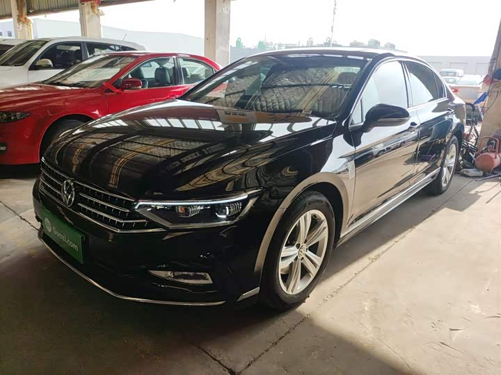 Фото 2 - Volkswagen Magotan