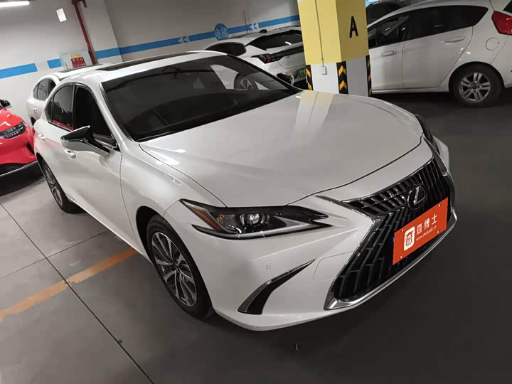 Фото 2 - Lexus ES