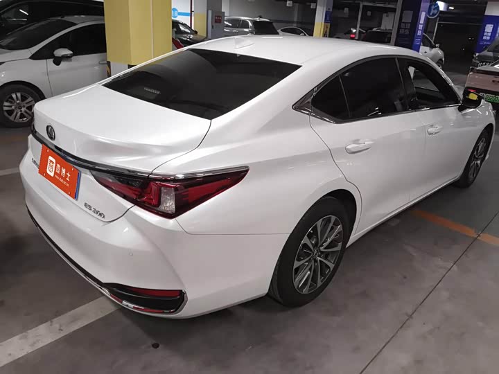 Фото 3 - Lexus ES