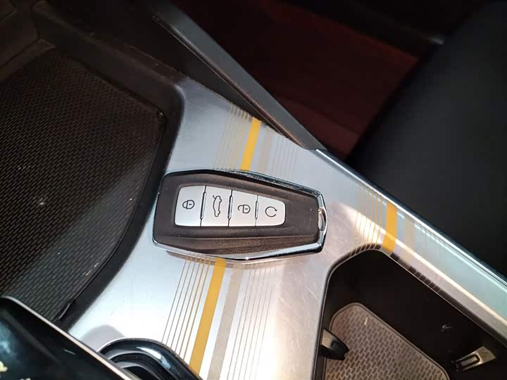 Фото 9 - Geely Emgrand L Hi·P Hybrid