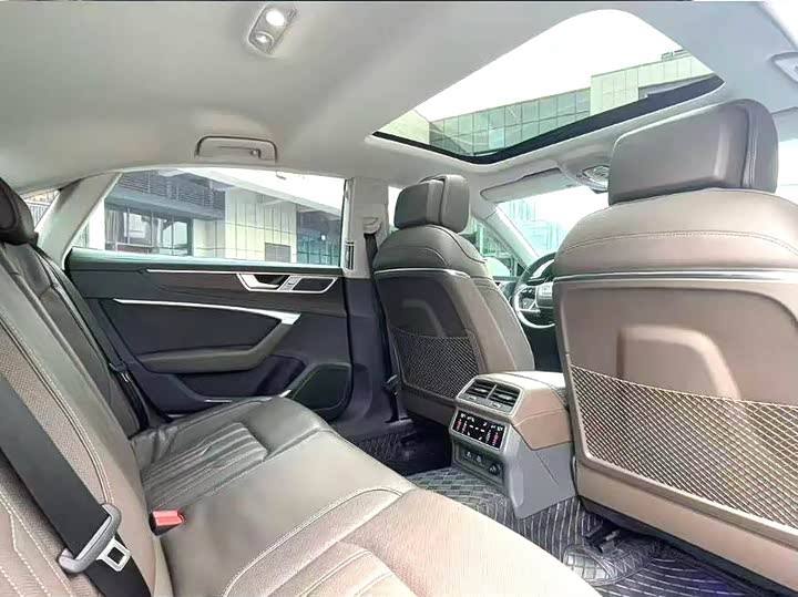 Фото 5 - Audi A7L