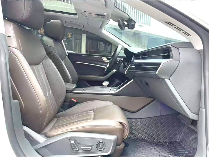 Фото 6 - Audi A7L