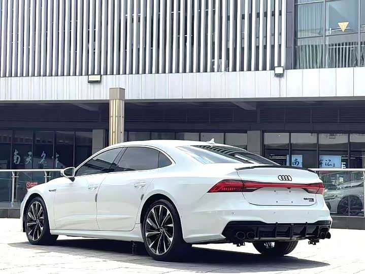 Фото 7 - Audi A7L