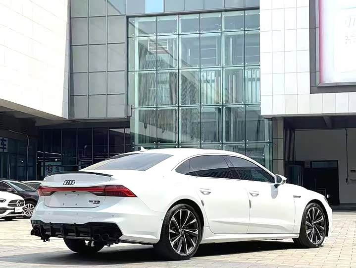 Фото 8 - Audi A7L
