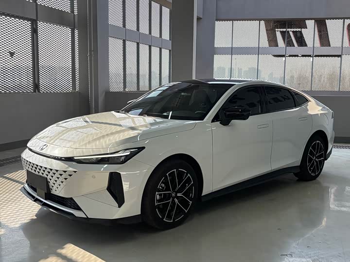 Фото 2 - Changan UNI-V Hybrid