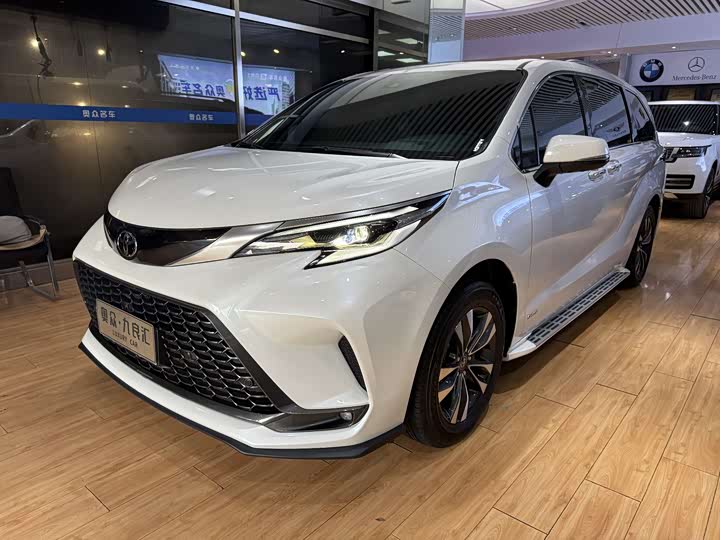 Фото 1 - Toyota Granvia