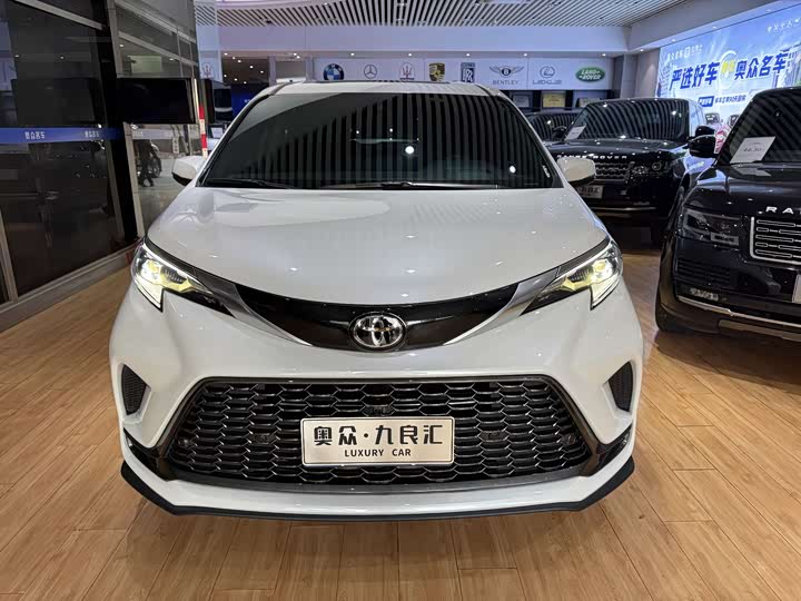 Фото 2 - Toyota Granvia