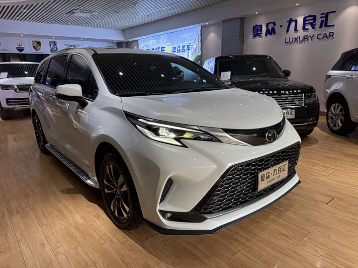 Фото 3 - Toyota Granvia