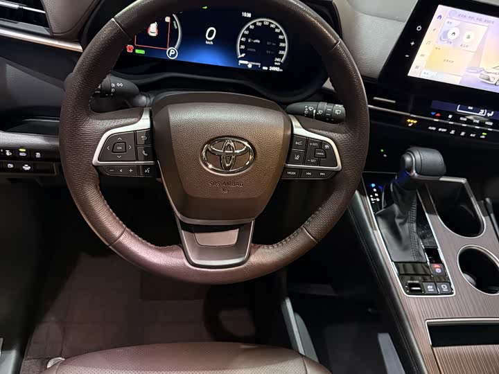 Фото 7 - Toyota Granvia