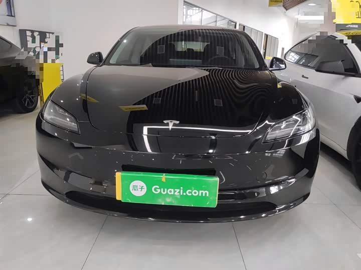 Фото 3 - Tesla Model 3