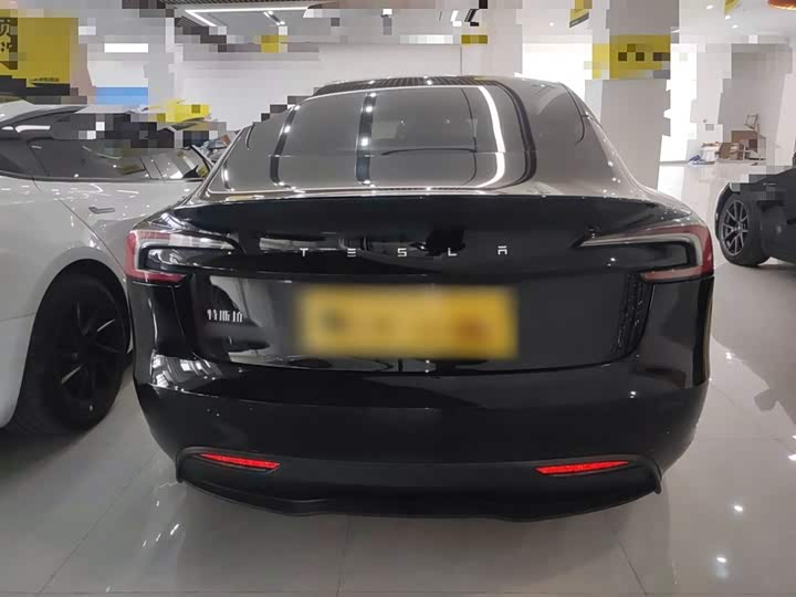 Фото 6 - Tesla Model 3