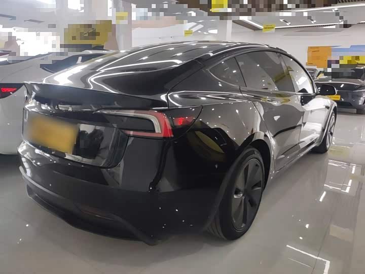 Фото 7 - Tesla Model 3