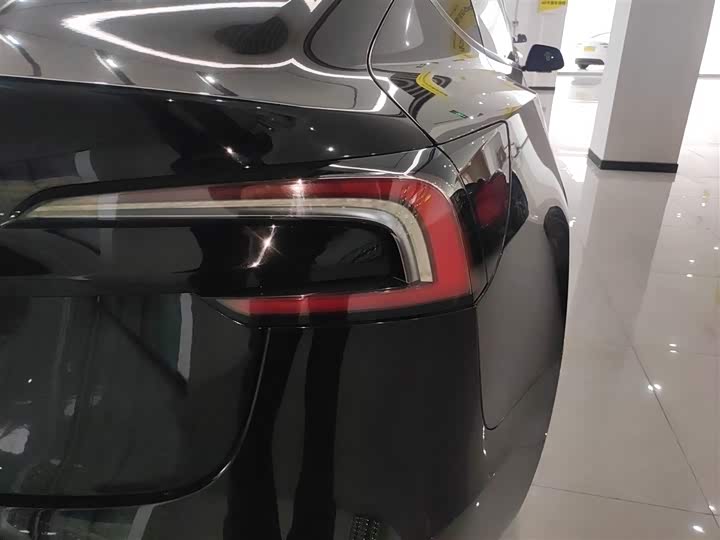 Фото 8 - Tesla Model 3