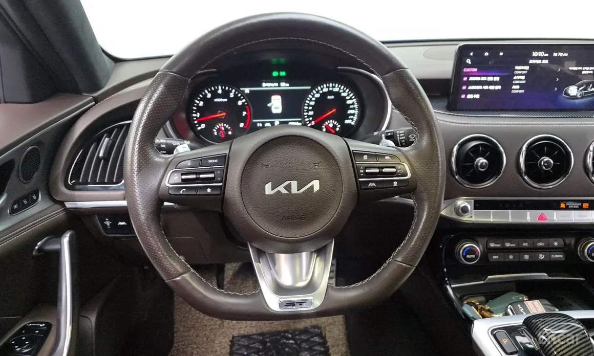 Фото 13 - Kia Stinger