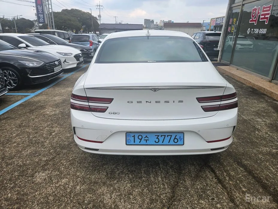 Фото 1 - Genesis G80