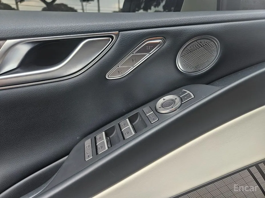 Фото 11 - Genesis G80