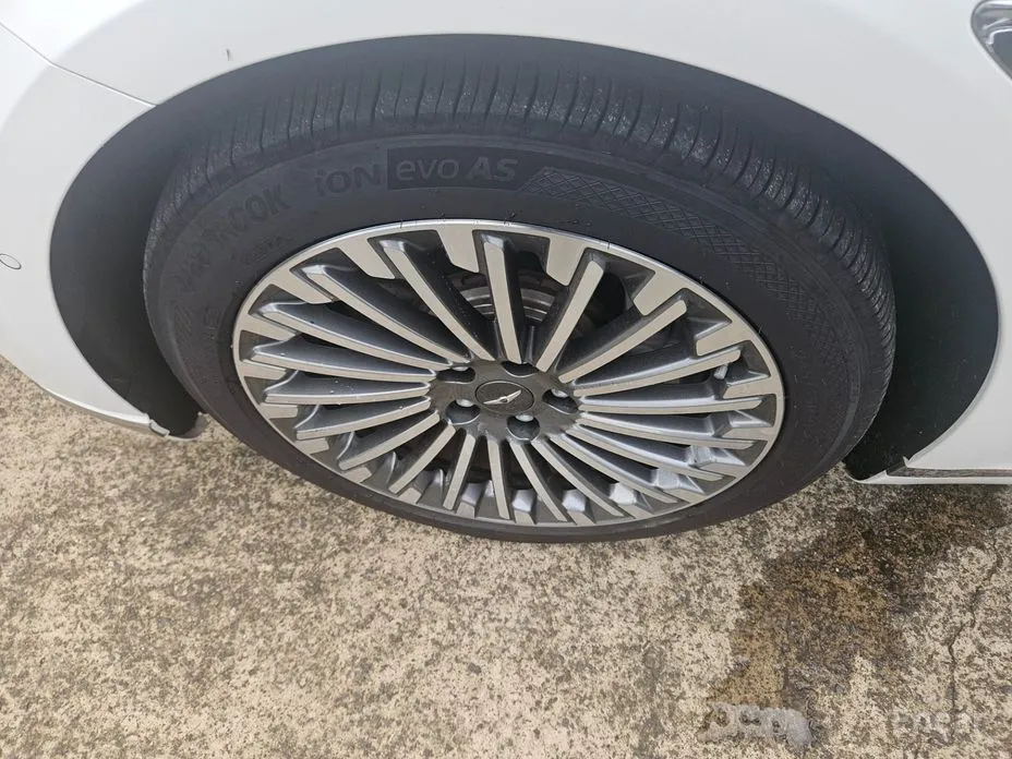 Фото 6 - Genesis G80