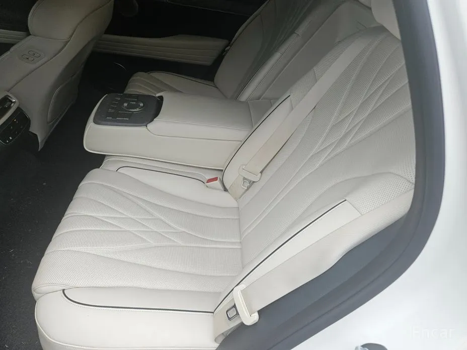 Фото 9 - Genesis G80