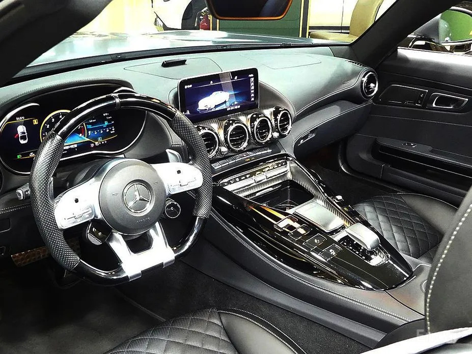 Фото 7 - Mercedes-Benz AMG GT
