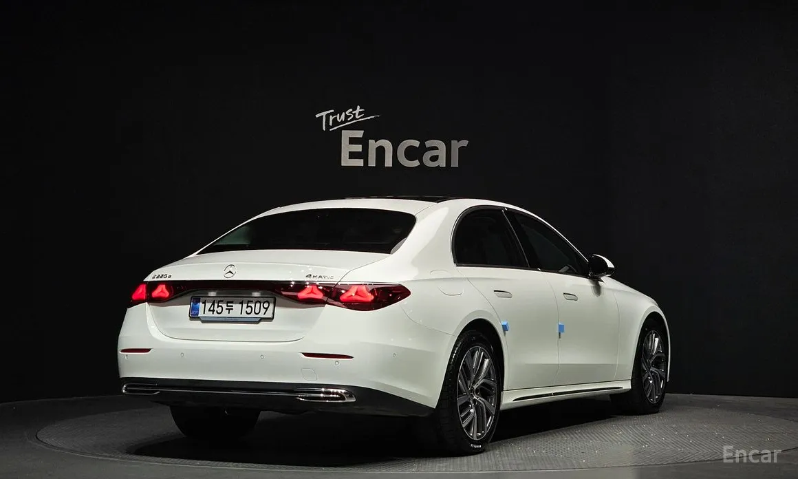 Фото 2 - Mercedes-Benz E-Class