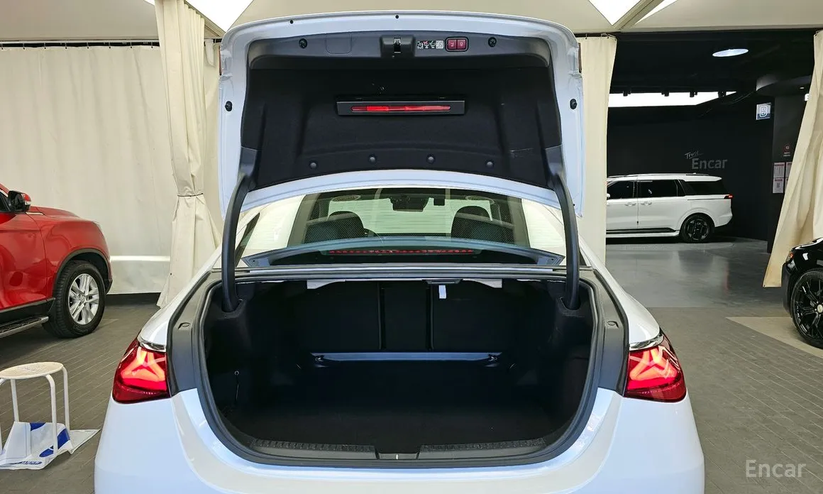 Фото 20 - Mercedes-Benz E-Class