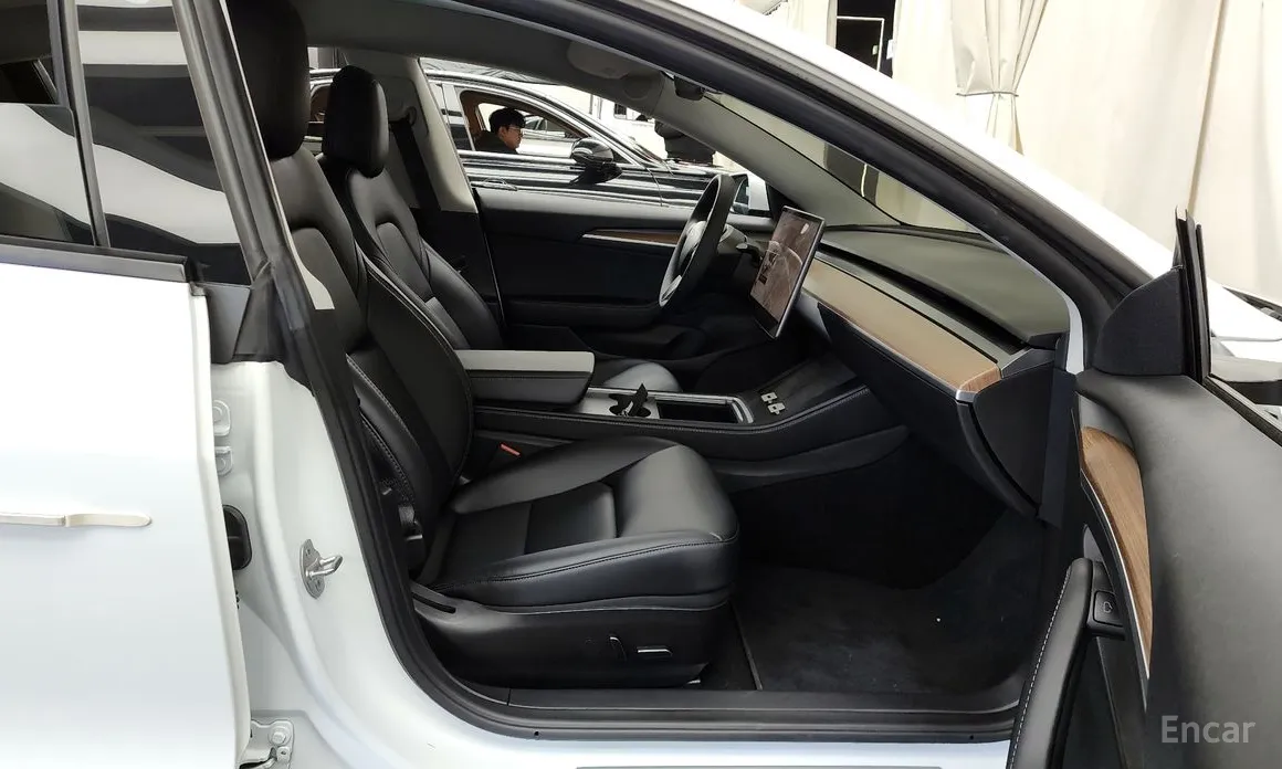 Photo 11 - Tesla Model 3