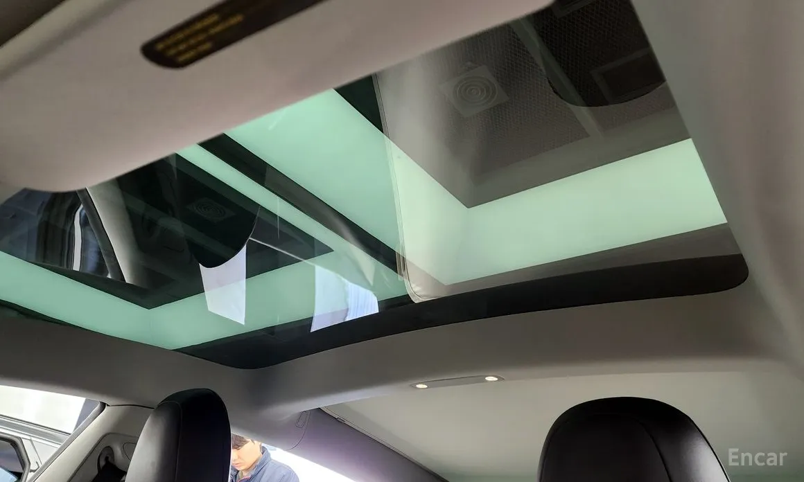 Photo 18 - Tesla Model 3