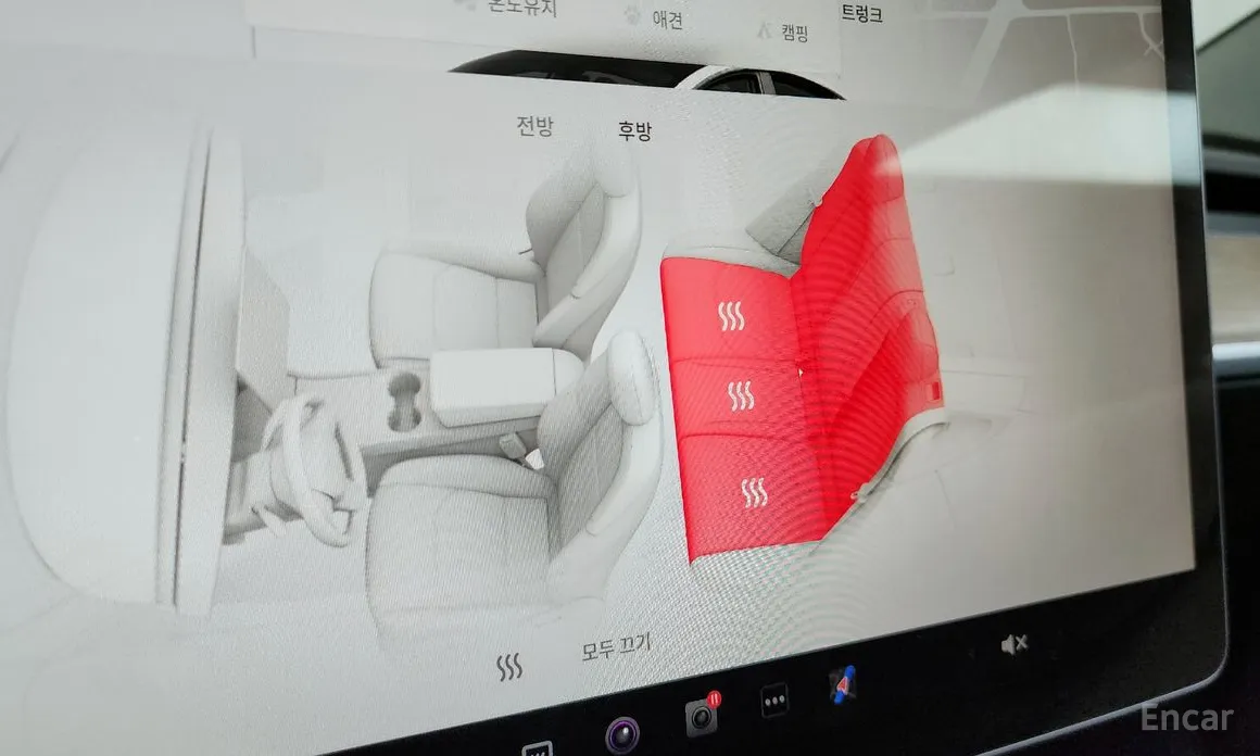 Photo 19 - Tesla Model 3