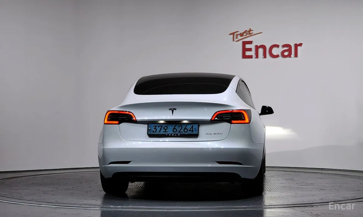 Photo 4 - Tesla Model 3