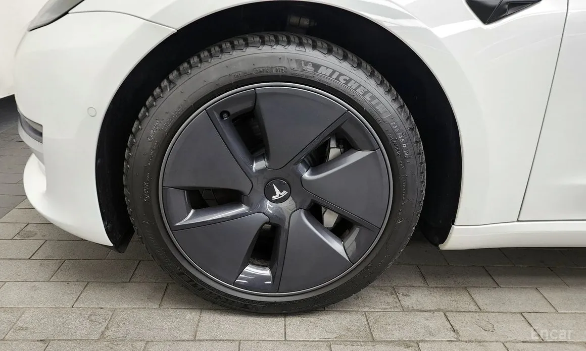 Photo 5 - Tesla Model 3