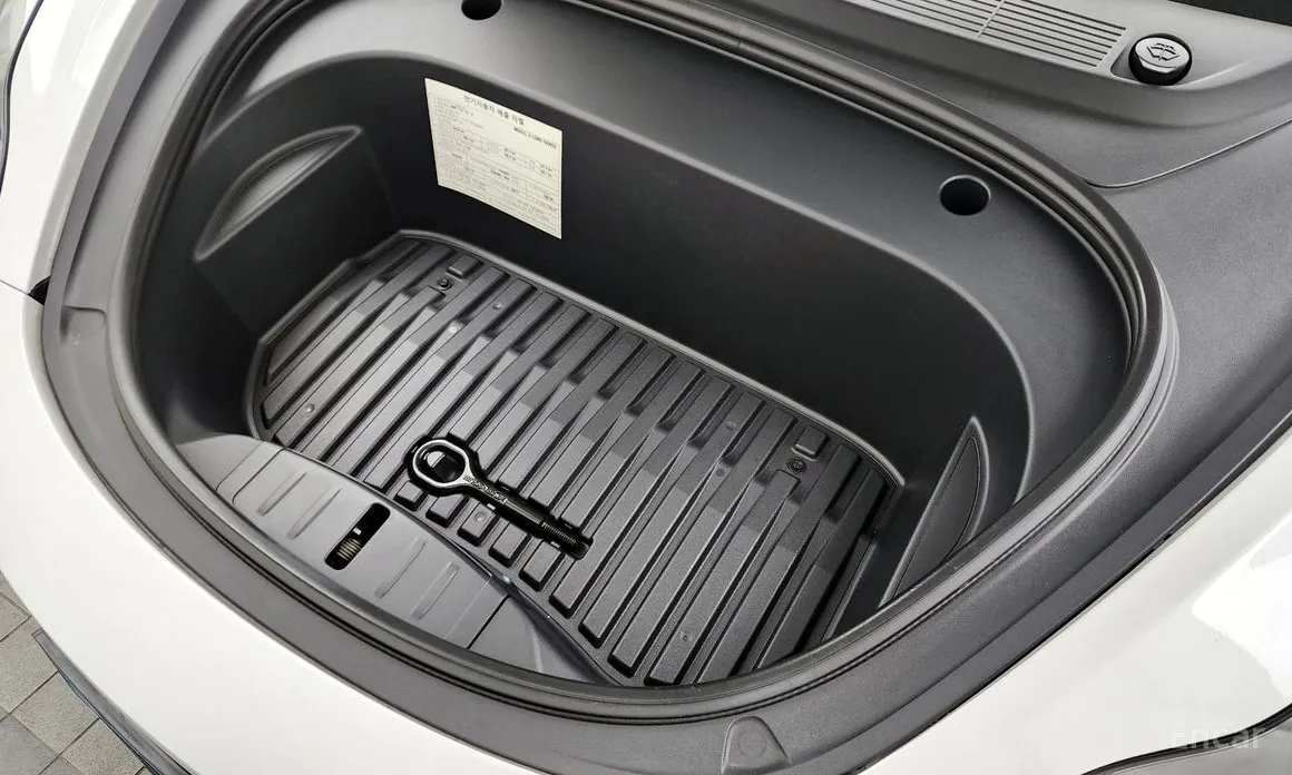 Photo 6 - Tesla Model 3