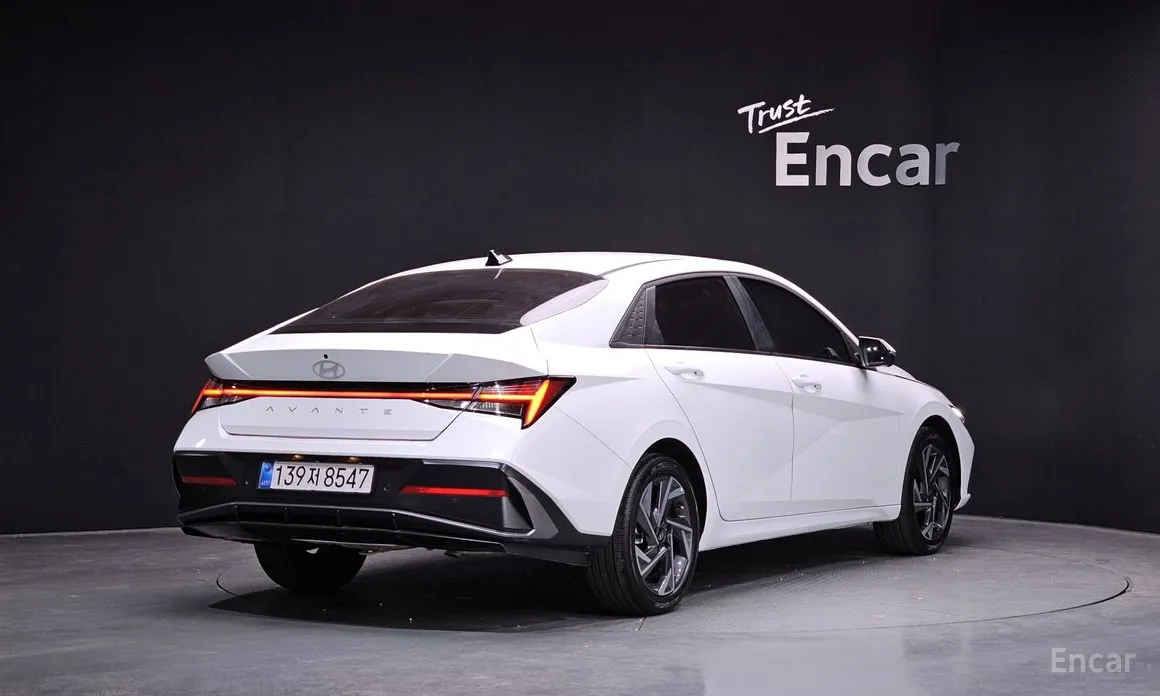 Фото 2 - Hyundai Avante