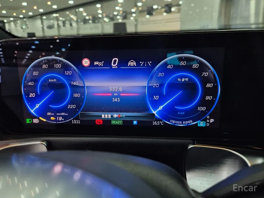 Фото 8 - Mercedes-Benz EQB