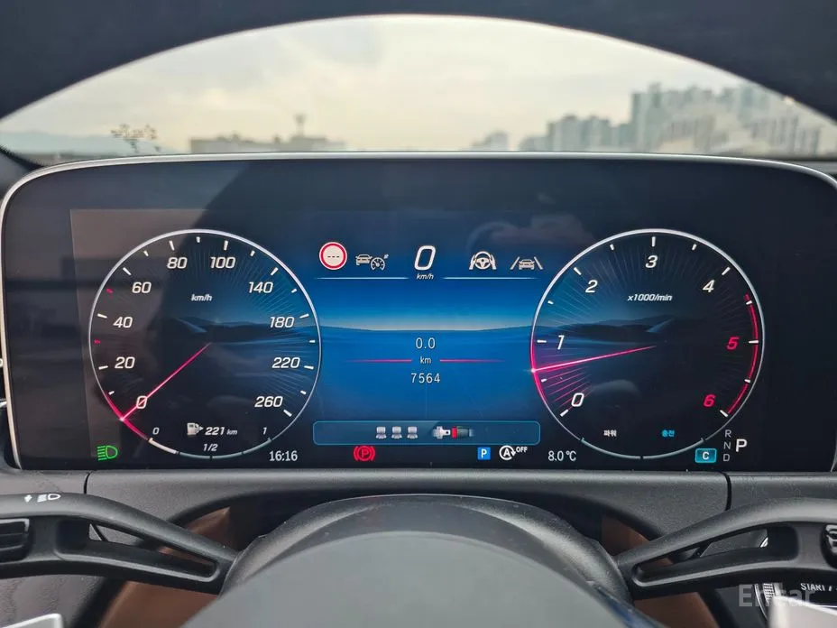 Фото 10 - Mercedes-Benz E-Class