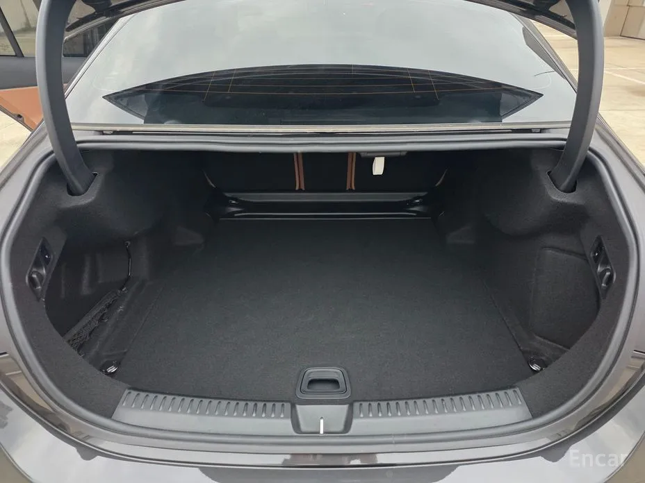 Фото 19 - Mercedes-Benz E-Class