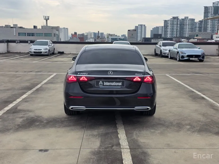 Фото 2 - Mercedes-Benz E-Class