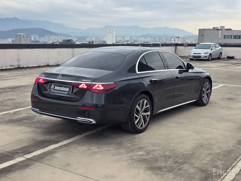 Фото 4 - Mercedes-Benz E-Class