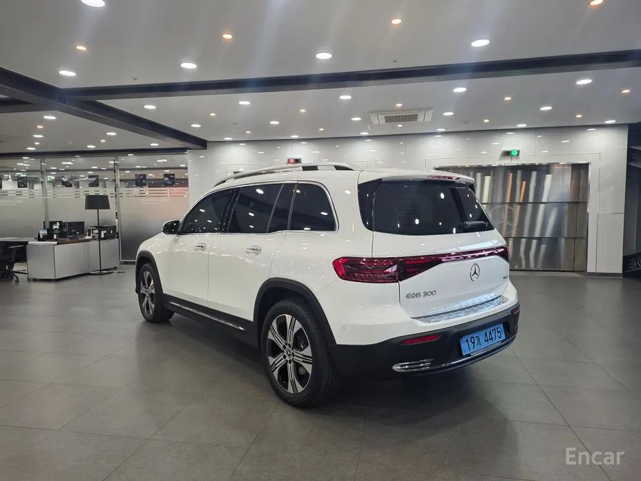 Фото 3 - Mercedes-Benz EQB