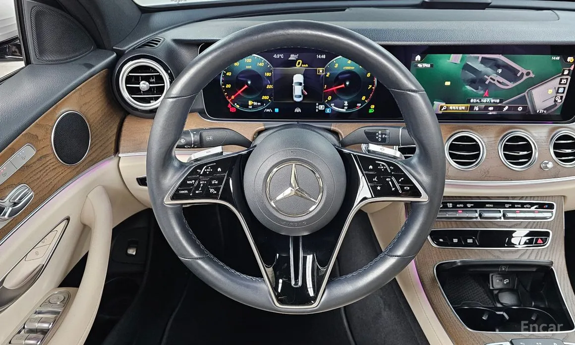 Фото 13 - Mercedes-Benz E-Class