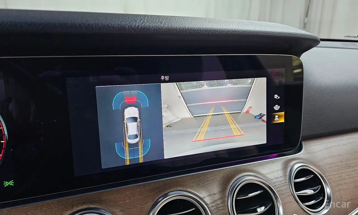 Фото 16 - Mercedes-Benz E-Class