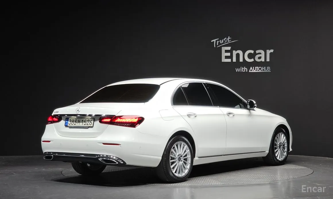 Фото 2 - Mercedes-Benz E-Class