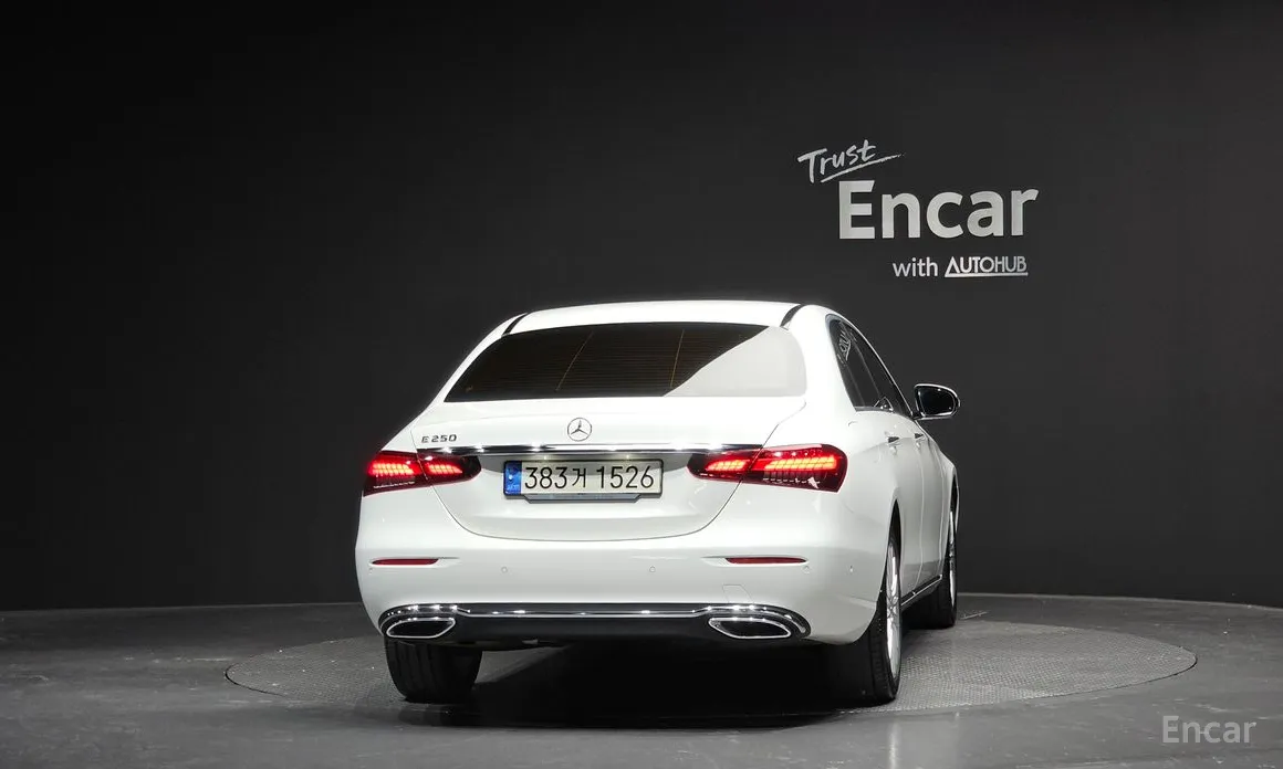 Фото 4 - Mercedes-Benz E-Class