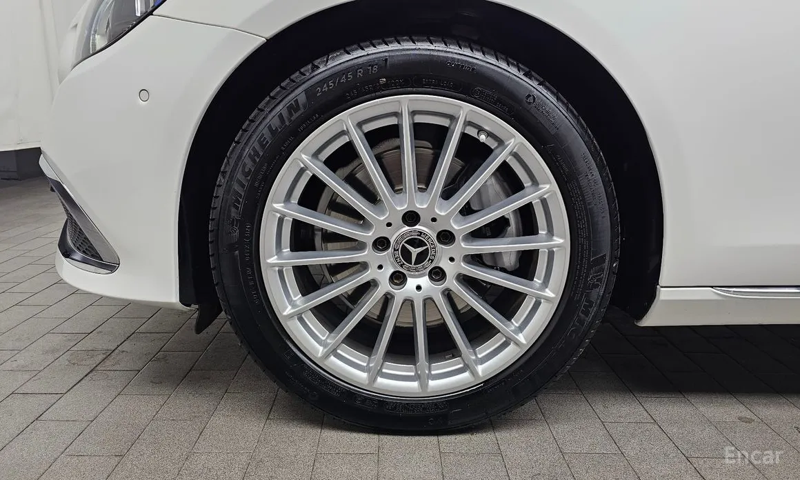 Фото 5 - Mercedes-Benz E-Class