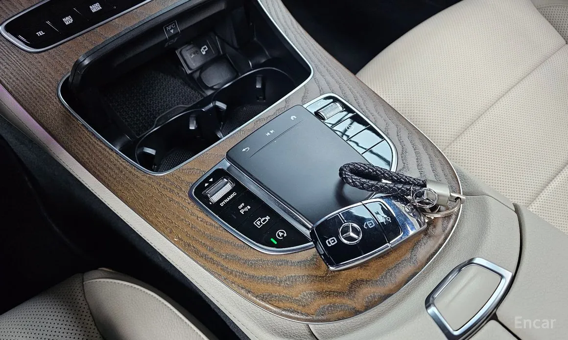 Фото 9 - Mercedes-Benz E-Class