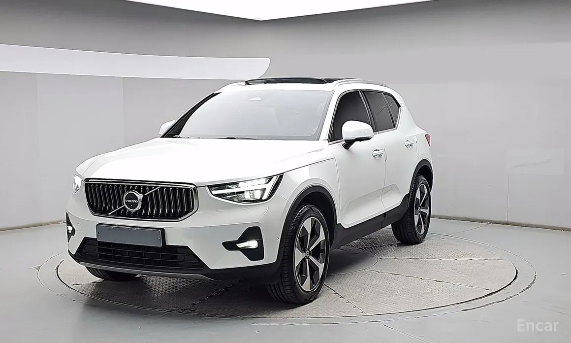 Фото 1 - Volvo XC40